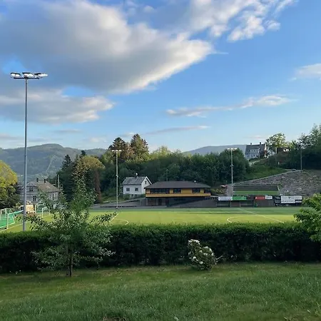 Koselig Hus I Landlige Omgivelser Garnes