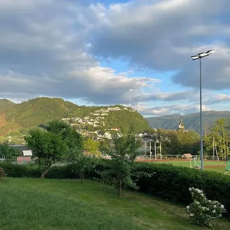 Koselig Hus I Landlige Omgivelser Garnes